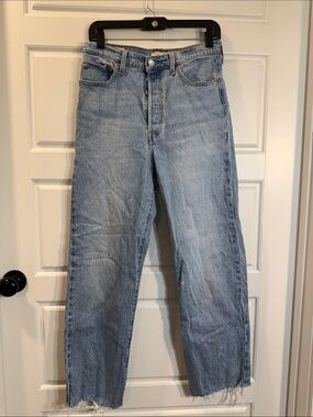 Levi’s Premium Ribcage Straight Ankle Jeans Women’s High Rise frayed 29